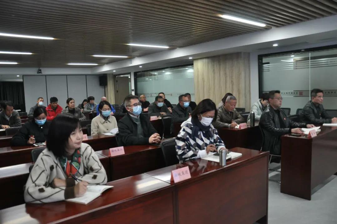 嚴桂忠向黨(dang)員幹部宣講省第(di)十一次黨代會精(jing)神