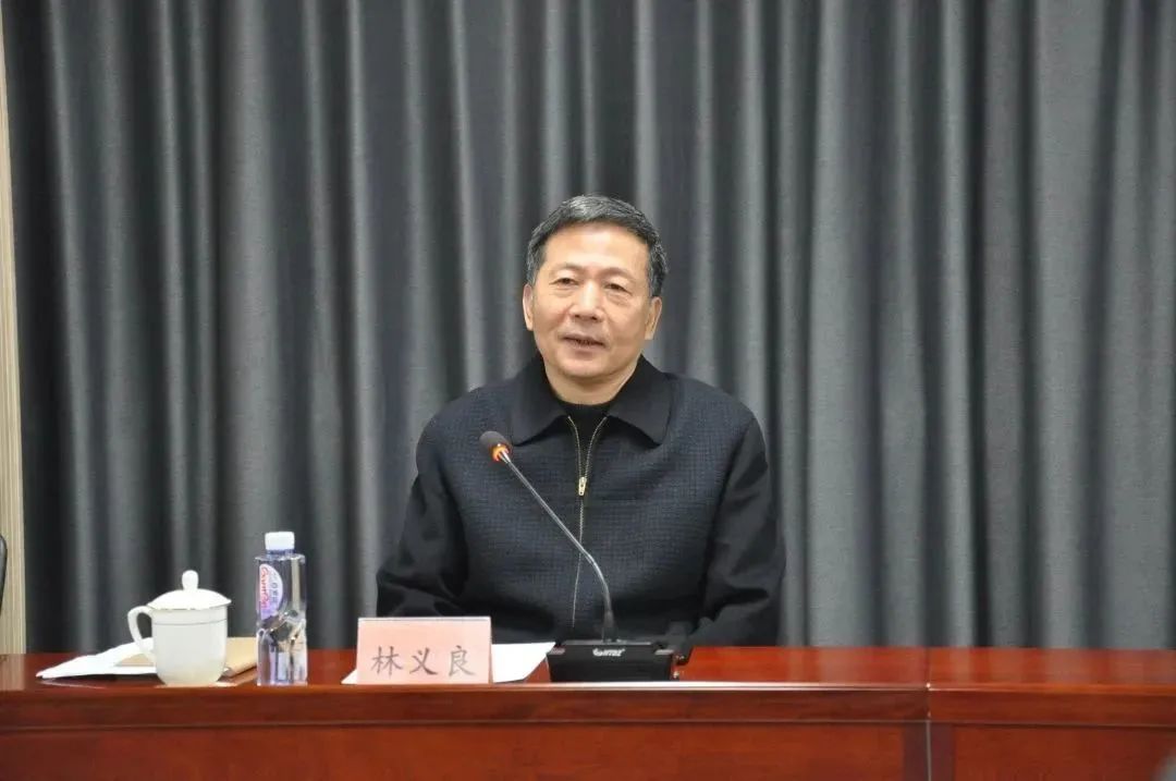 海峽出版(ban)發行集團黨委書(shū)記、董事長林義良(liang)帶隊到印務集團(tuan)開展調研